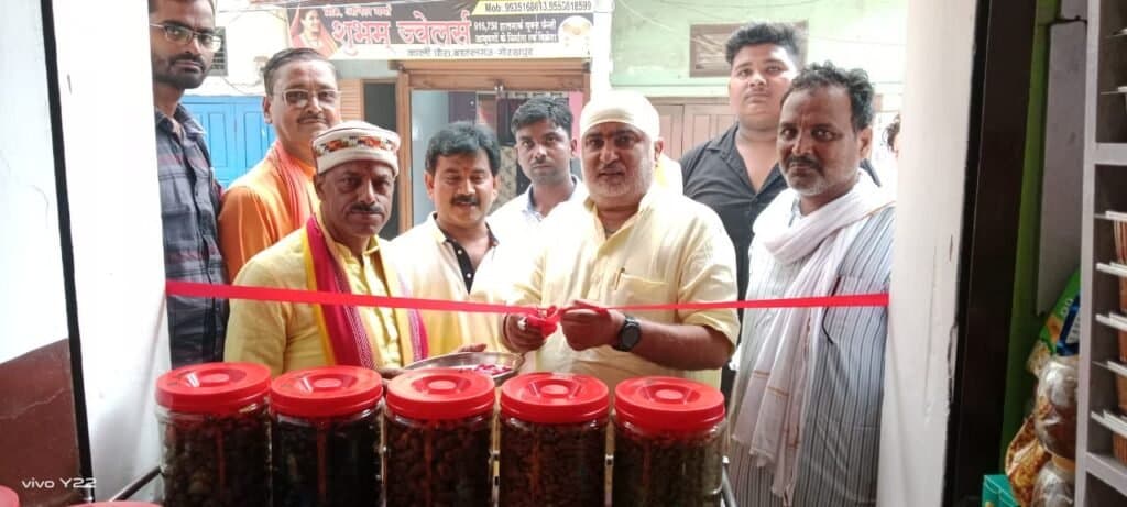 विधायक ने किया ड्राई फ्रूट्स शॉप का उद्धघाटन