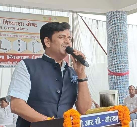 गोरखपुर से होकर चलायी जाए राजधानी एक्सप्रेस