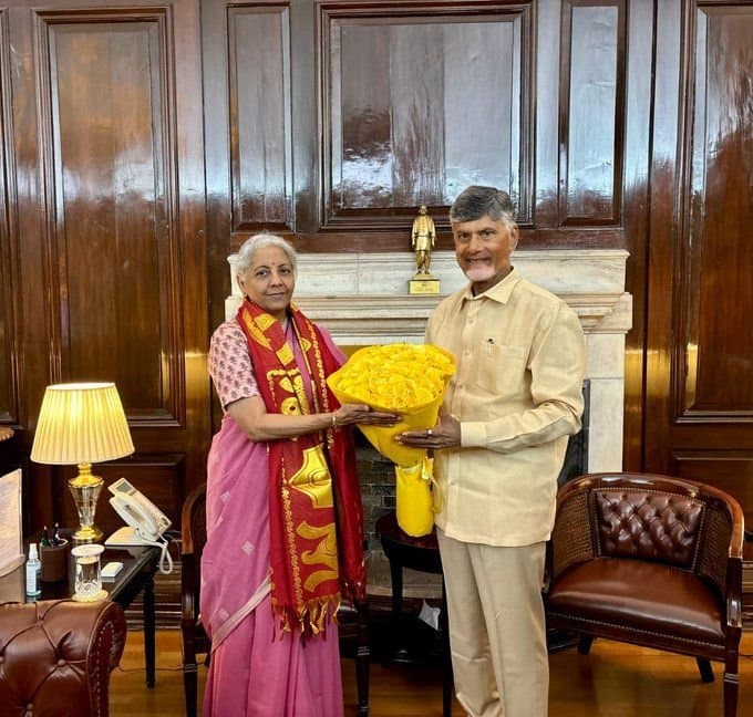 आंध्र प्रदेश के सीएम चंद्रबाबू नायडू ने आज वित्त मंत्री निर्मला सीतारमण से मुलाकात की।