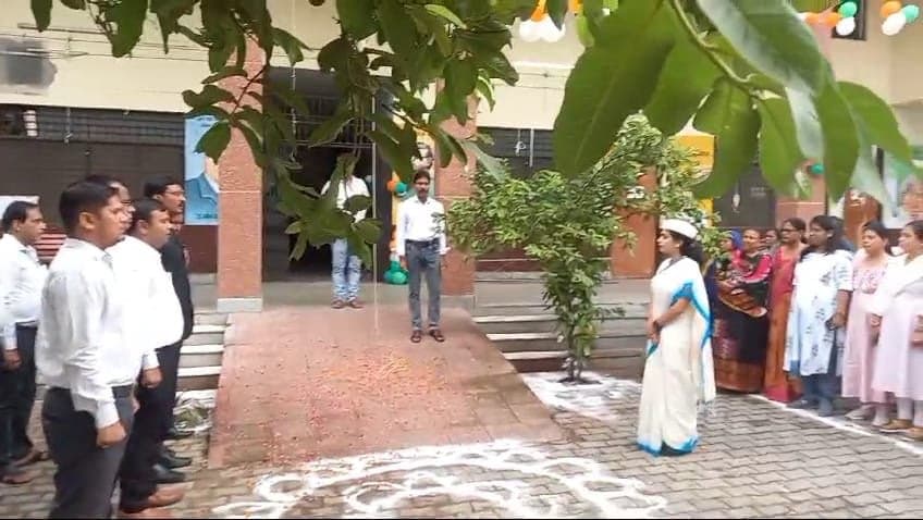 जॉइंट मजिस्ट्रेट ने किया सदर तहसील में ध्वजारोहण
