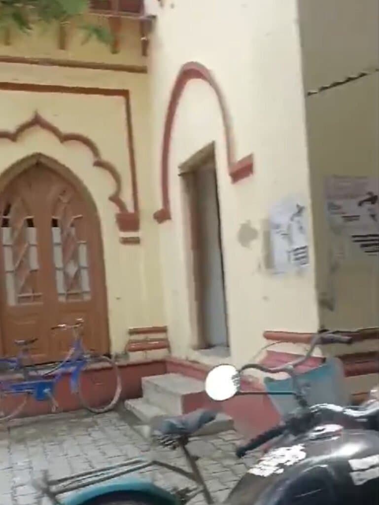 नगर निगम गोरखपुर परिसर में भ्रष्टाचारियों का बोलबाला, जन्म और मृत्यु के लिए वसूलते जाते हैं हजारों रुपये।