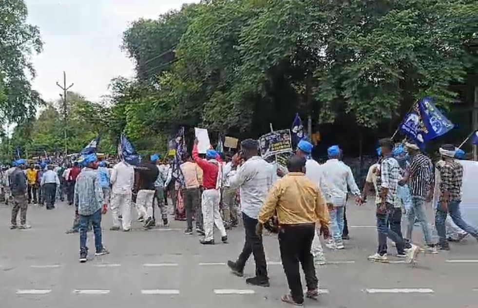 जिले में बहुजन समाज पार्टी के सैकड़ों कार्यकर्ताओं द्वारा भारत बंद का समर्थन
