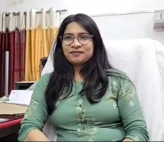 उत्तर प्रदेश की सबसे दुःसाहसी अफसर को देखिए