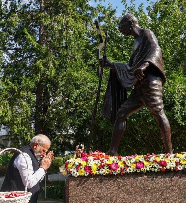 कीव में महात्मा गांधी को श्रद्धांजलि अर्पित की