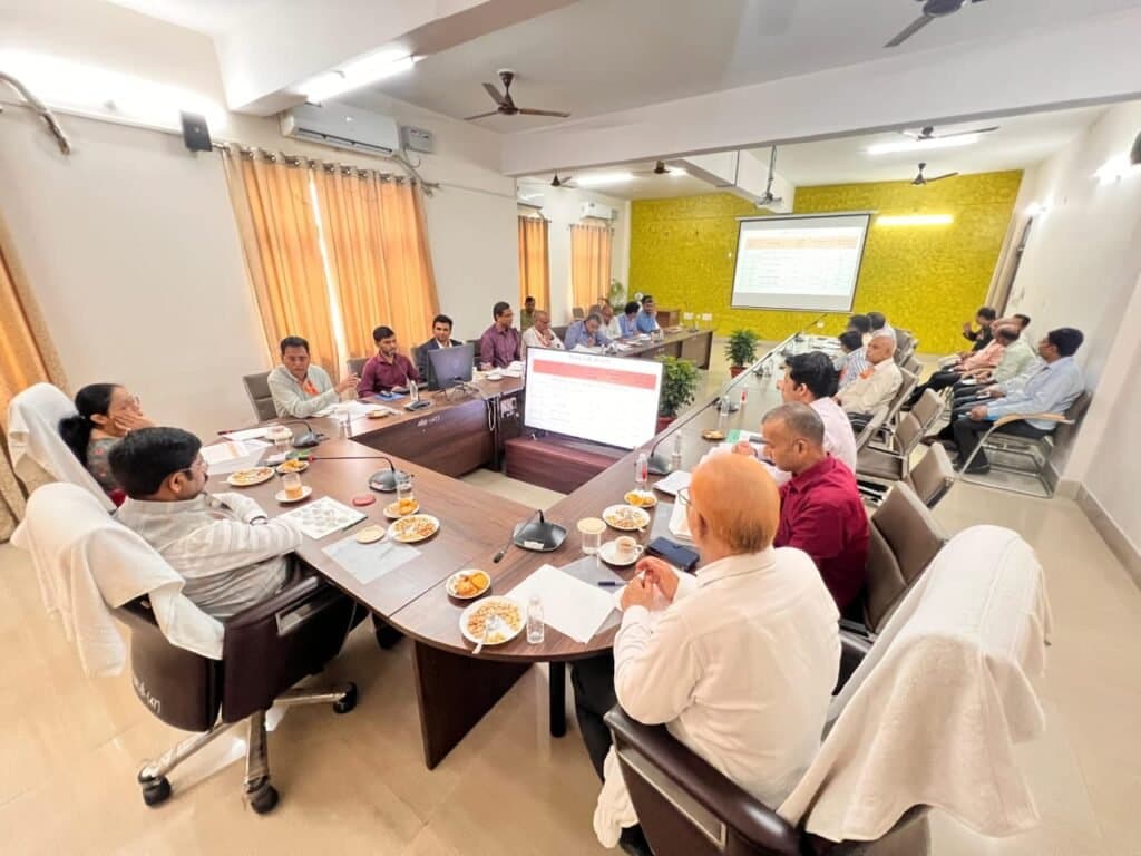 औद्योगिक विकास मंत्री ने नन्द गोपाल गुप्ता नन्दी ने की गीडा के विकास कार्यों की समीक्षा