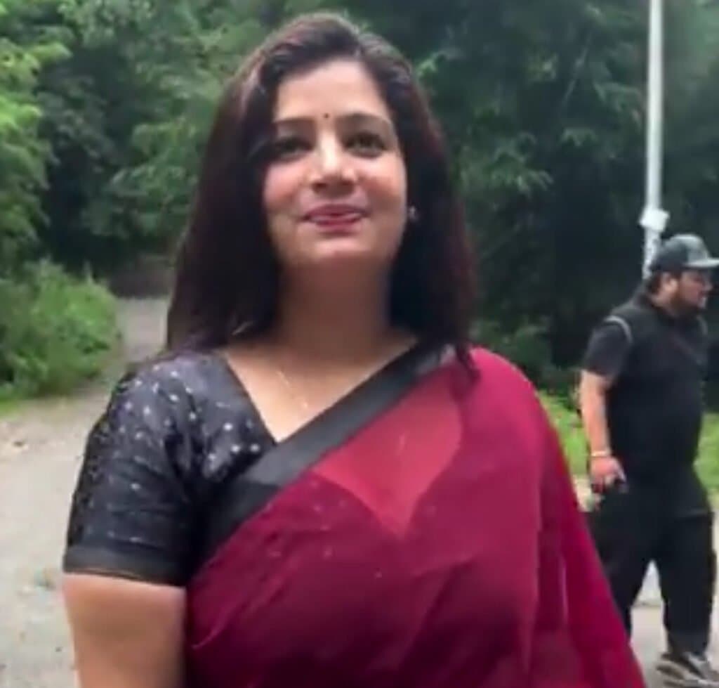 ये हैं हिमाचल प्रशासनिक सेवा (HAS) की ऑफिसर ओशिन शर्मा। अधिकारी कम, सोशल मीडिया इंफ्लूएंसर ज्यादा हैं।