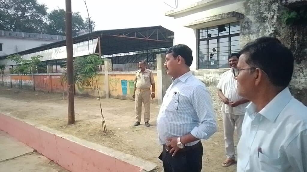 एसडीम ने छठ घाटों पर सुरक्षा व्यवस्था का लिया जायजा
