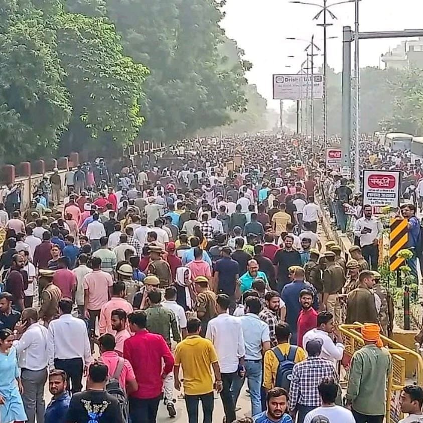 प्रयागराज में अभ्यार्थियों और पुलिस के बीच तीखी झड़प