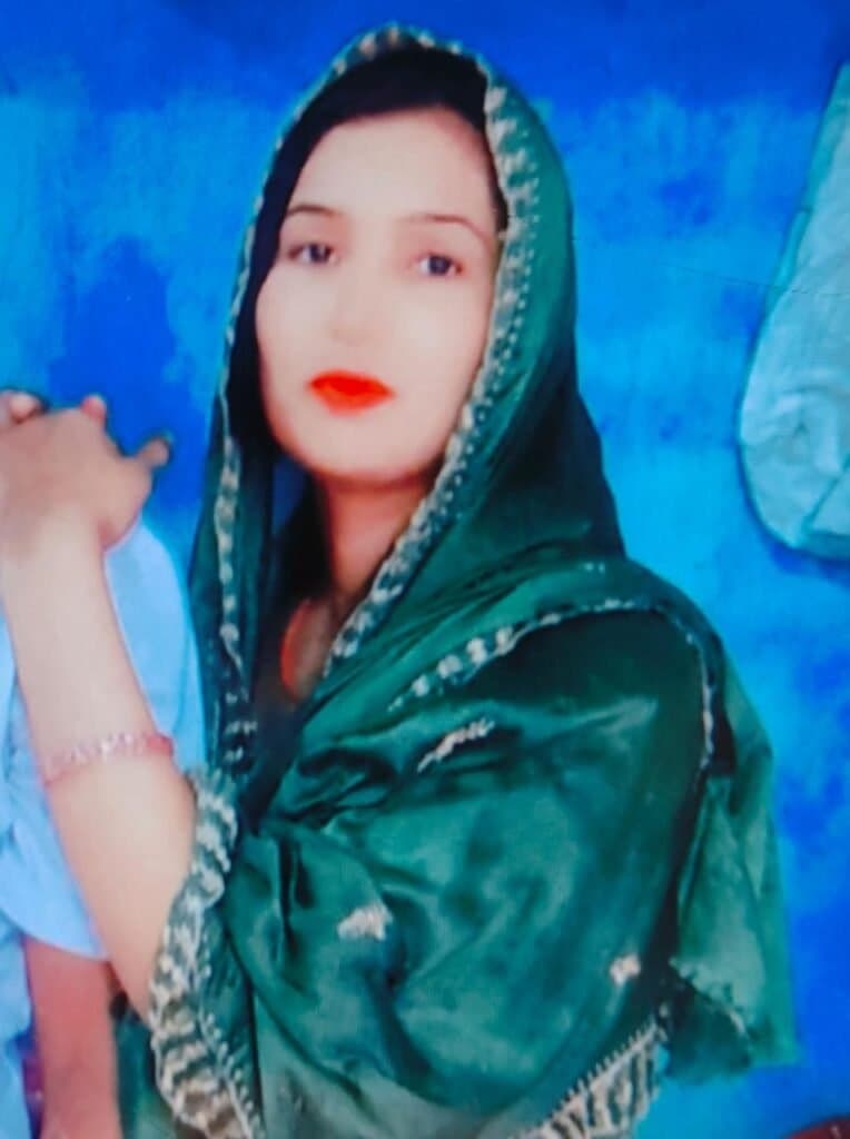 विवाहिता का शव पंखे से लटका मिला