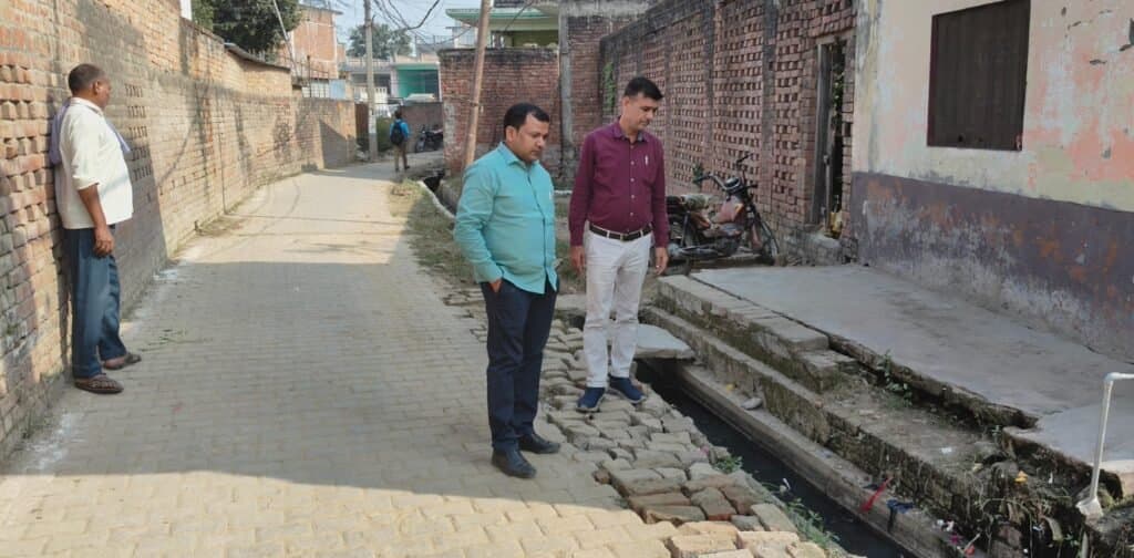 न०प० प्रशासन ने पानी निकासी की समस्या का लिया संज्ञान