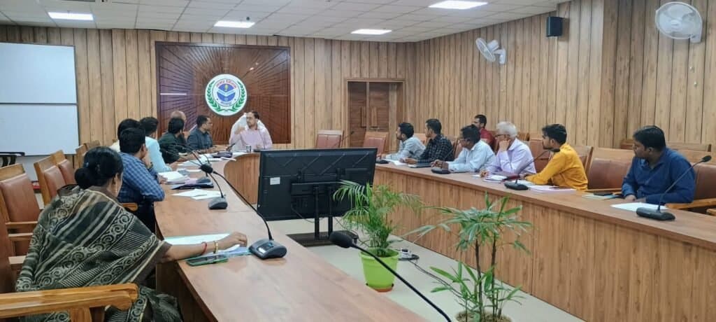 गोरखपुर: नगर आयुक्त ने पथ प्रकाश विभाग की समीक्षा बैठक की