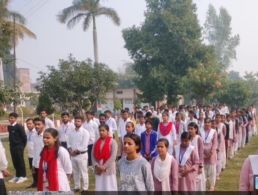संविधान दिवस पर संविधान की शपथ ली गई