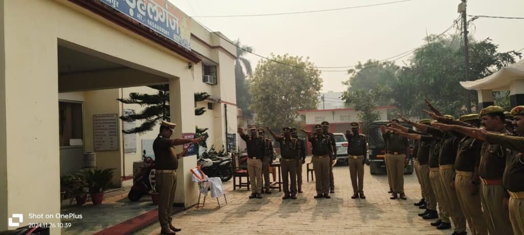 थानाध्यक्ष ने दिलाया संविधान दिवस की शपथ