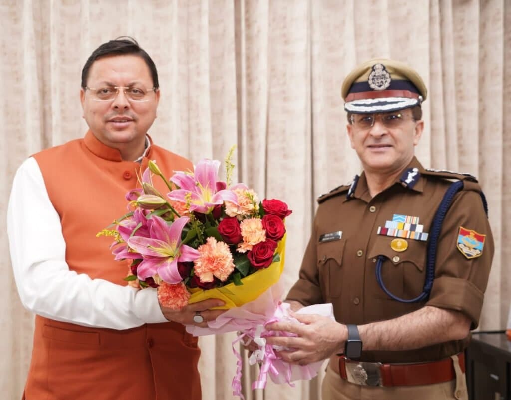 देहरादून : CM पुष्कर धामी से DGP दीपम सेठ ने की भेंट