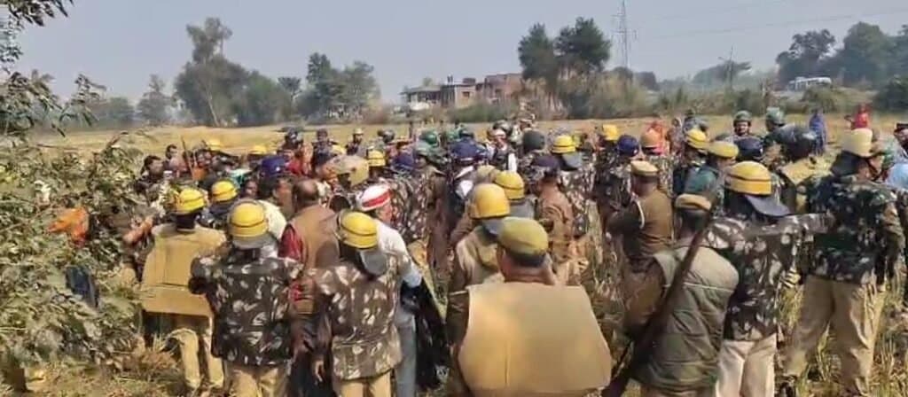 कुशीनगर के ढाढ़ा चीनी मिल की डिस्टलरी लगाने के लिए जमीन अधिग्रहण पर गतिरोध
