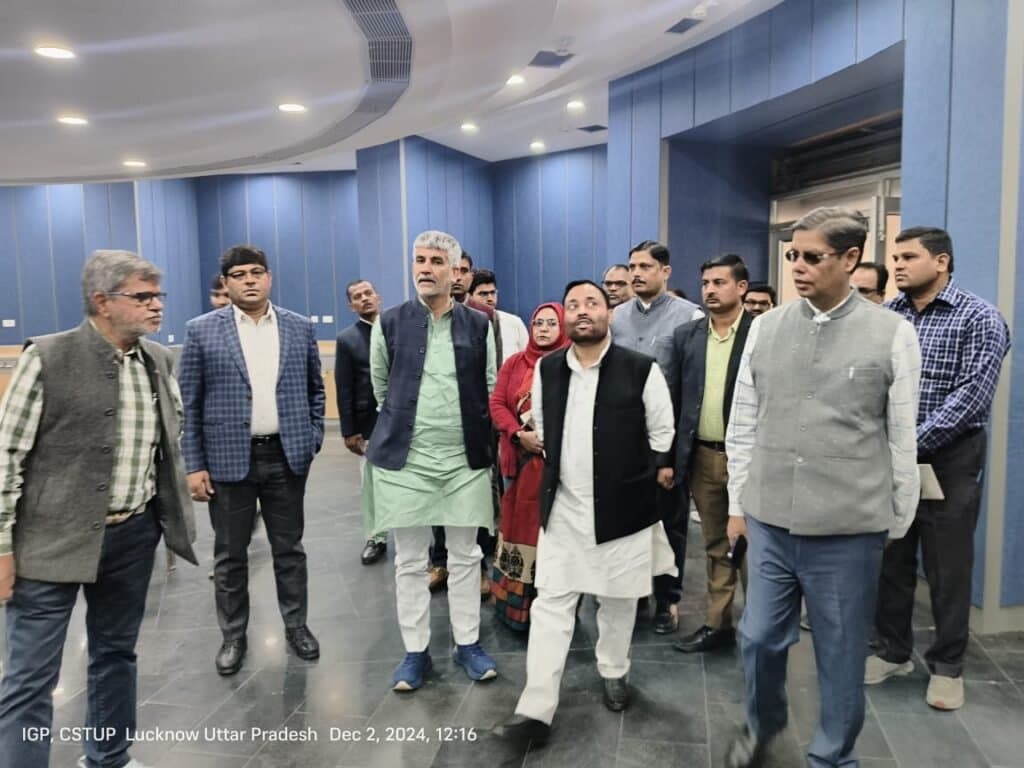 विज्ञान एवं प्रौद्योगिकी मंत्री, उ0प्र0, के द्वारा किया गया नक्षत्रशाला का निरीक्षण