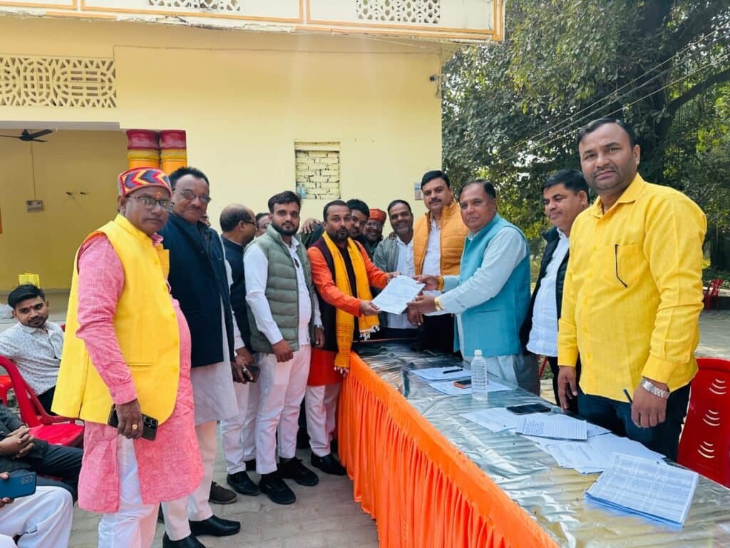 भाजपा मण्डल अध्यक्ष चुनाव:बड़हलगंज में छः तथा नरहरपुर में चार ने किया नामांकन