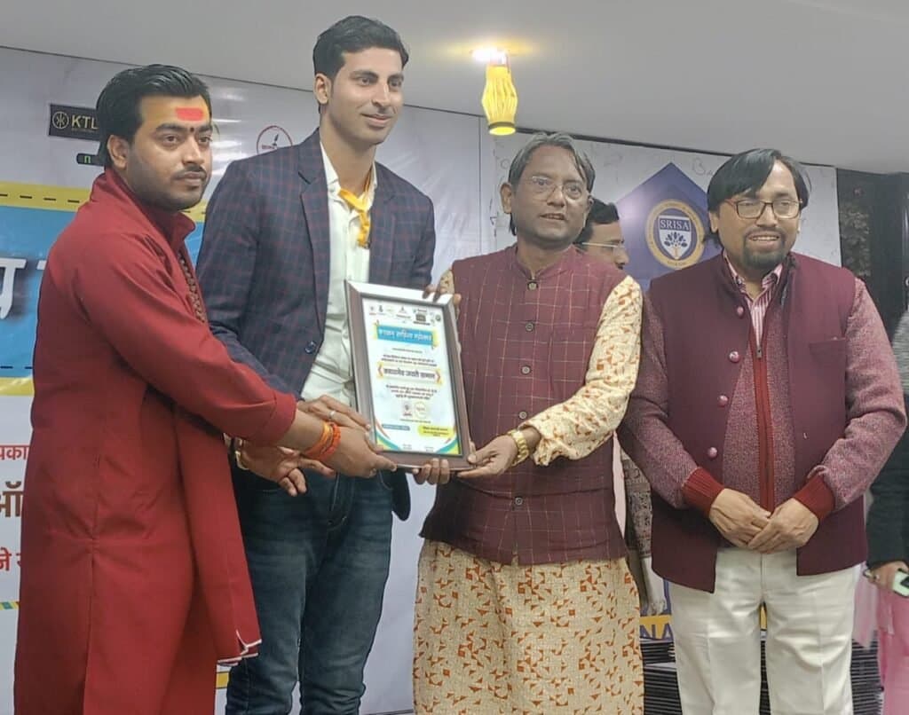 काव्यमेव जयते सम्मान से सम्मानित हुए निनाद