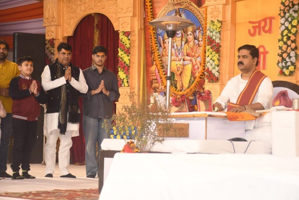 भक्ति मानव की आत्मा को पूर्ण करती है: राजन जी महाराज