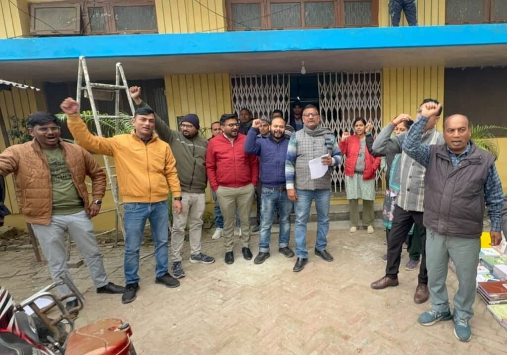 विभिन्न मांगों को लेकर इंश्योरेंस कर्मचारियों ने दिया धरना,मांगे नही मानीं गई तो हड़ताल के लिए होंगे बाध्य