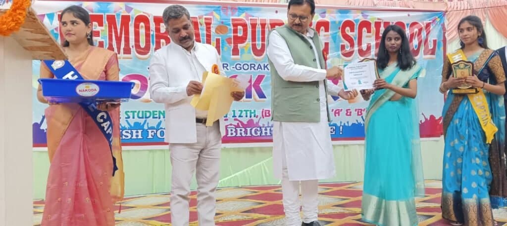 ऐके मेमोरियल पब्लिक स्कूल में 12वीं के छात्रों के लिए विदाई समारोह हुआ आयोजित