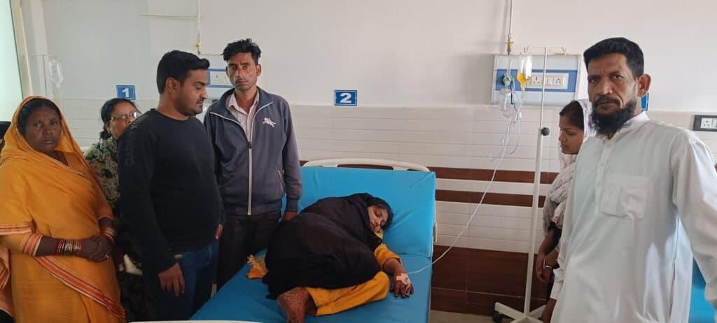 शादी के दिन ही दुल्हन को छोड़ प्रेमिका के साथ फरार हुआ दूल्हा , दुल्हन और उसकी मां अस्पताल में भर्ती