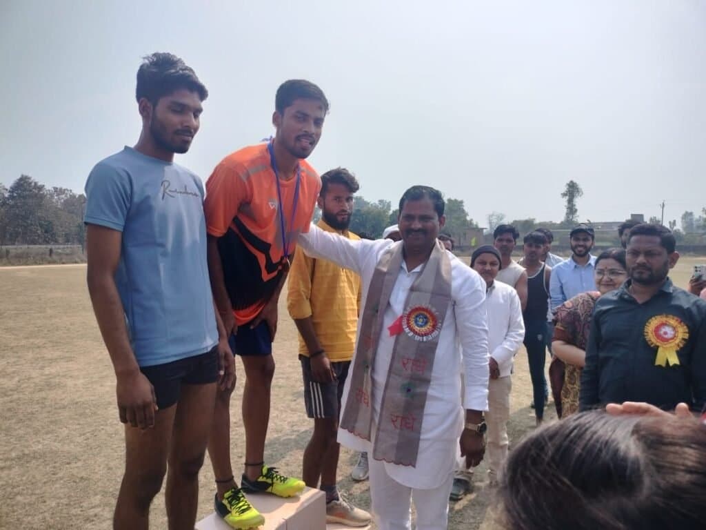 खेल प्रतियोगिता में छात्राओं ने मारी बाजी,चेयरमैन ने विजेताओं को किया सम्मानित