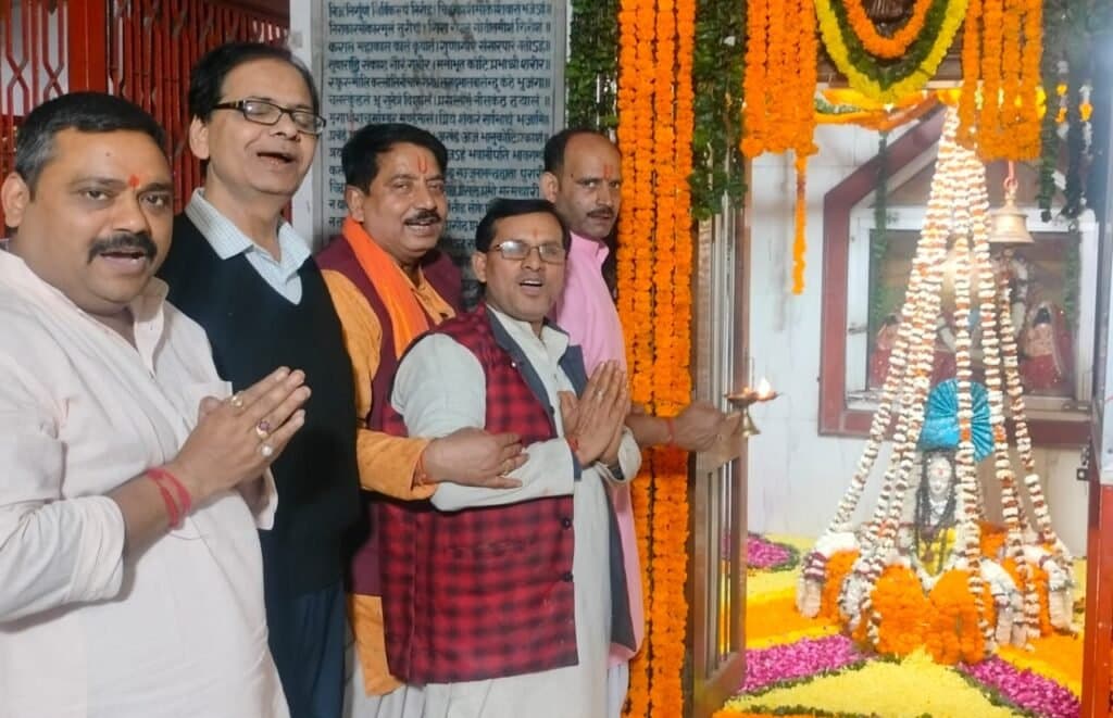 महाशिवरात्रि महोत्सव में भव्य शिव महा श्रृंगार,शिव सेवक रत्न सम्मान,पूजन व भंडारा
