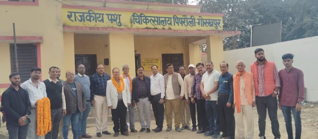 एक चिकित्सक व स्वास्थ्यकर्मी कभी भी सेवानिवृत्त नहीं होते : डा. लाल रत्नाकर सिंह