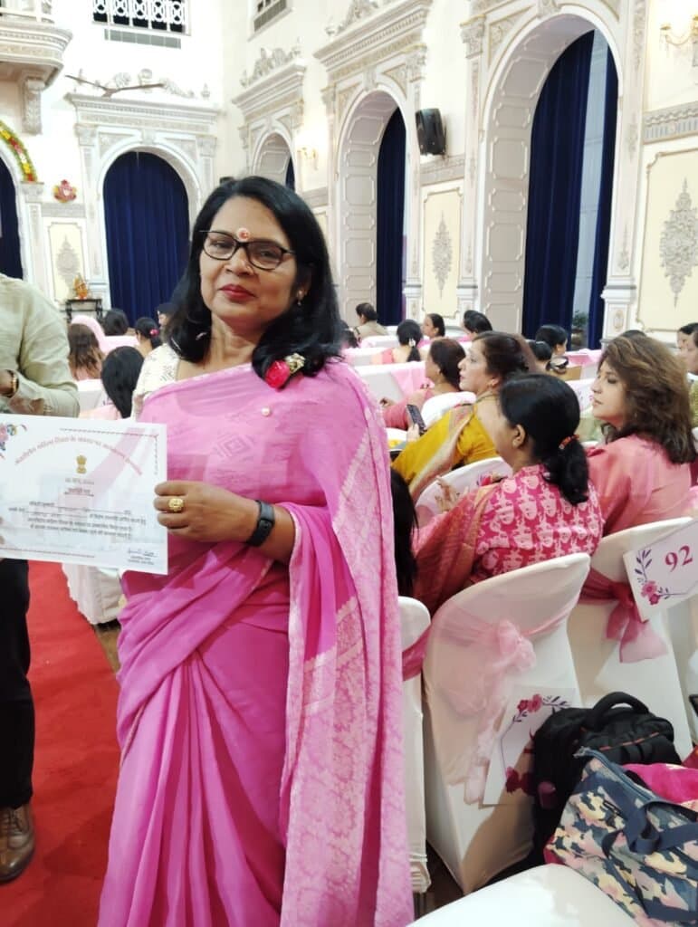मातृ आंचल सेवा संस्थान की संस्थापिका पुष्पलता सिंह अम्मा को राज्यपाल ने किया सम्मानित