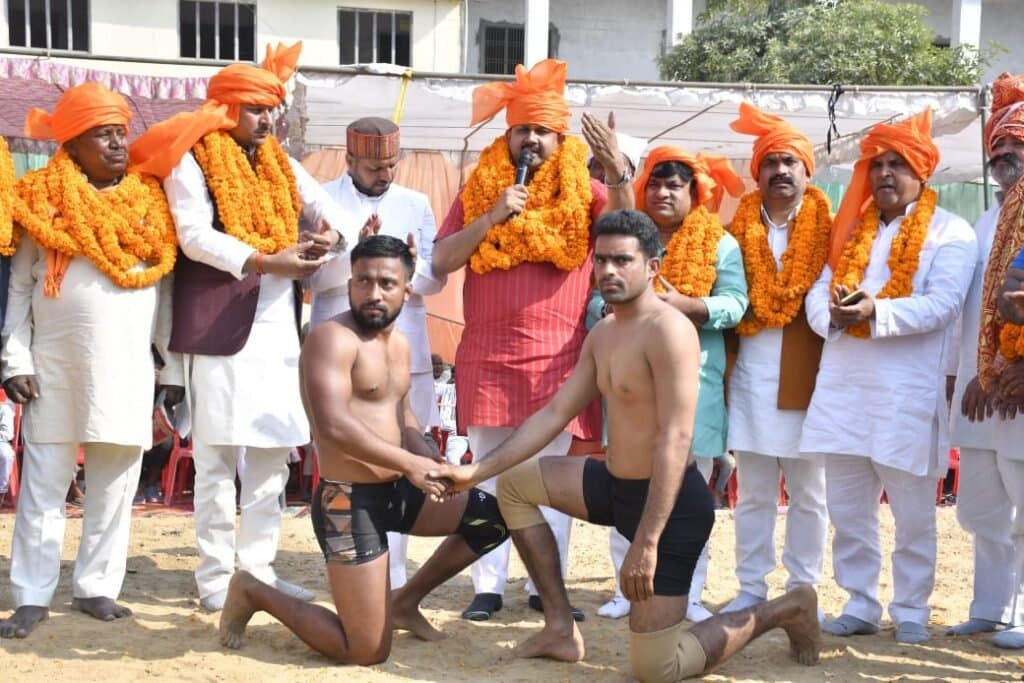 विराट दंगल में पहलवानों ने दिखाया दमखम