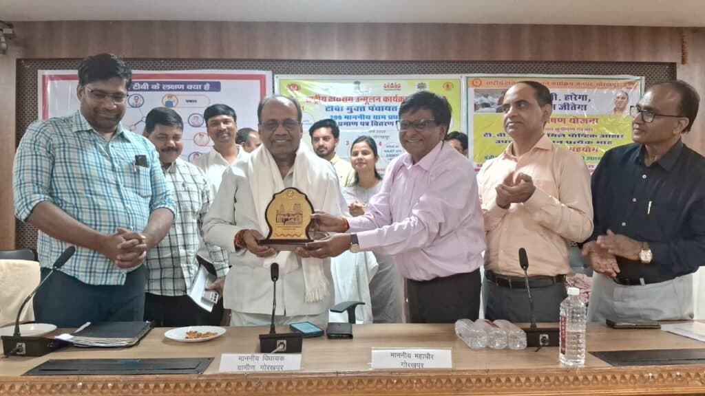 299 ग्राम पंचायतें हुई टीबी मुक्त, जनप्रतिनिधियों से सम्मान पाकर निहाल हुए ग्राम प्रधान