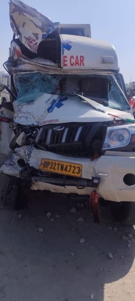 एंबुलेंस और ट्रेलर में हुई टक्कर से दो की हुई मौत, सात लोग घायल