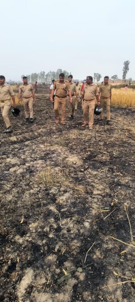 अज्ञात कारणों से लगी आग 20 बीघा गेहूं की फसल जलकर खाक