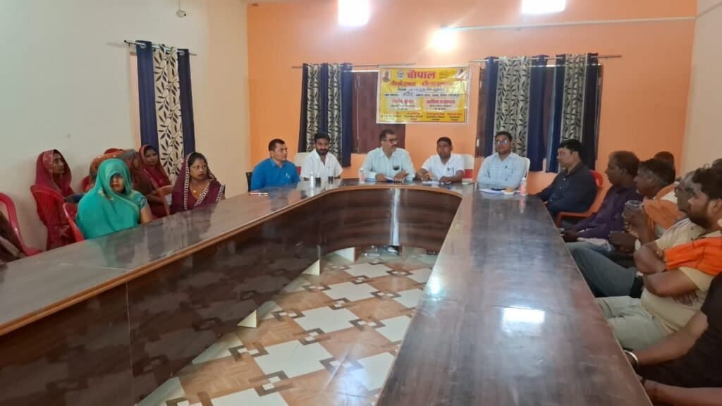 बघौर ग्राम पंचायत में लगी चौपाल, सुनीं समस्याएं