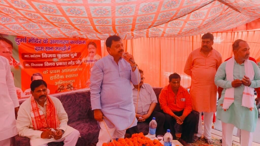 माननीय सांसद विजय दुबे ने जगदम्बा माता मंदिर के प्राण प्रतिष्ठा कार्यक्रम में सम्मिलित हुए