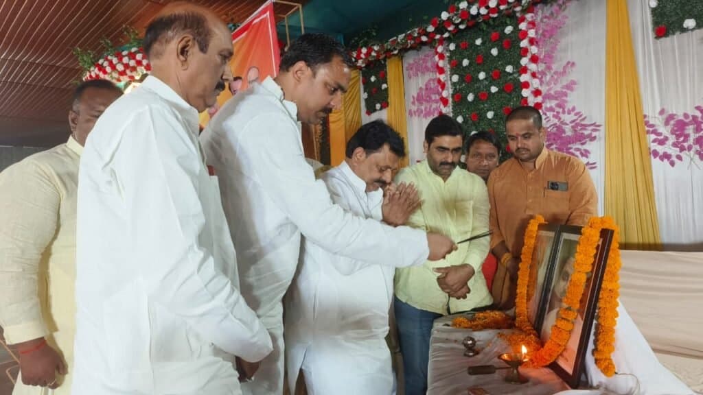 कुशीनगर के सांसद विजय दुबे सक्रिय सदस्य सम्मेलन के आयोजन में सम्मिलित हुए