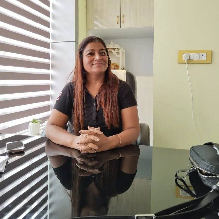 प्रॉपर्टी बिजनेसमैन अनिल कुमार ने पत्नी सीमा सिंह की गला घोंटकर हत्या कर, लाश को सीमेंट की बोरी से बांधकर नाले में फेंक दिया