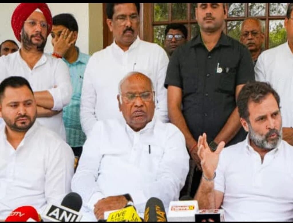 दिल्ली में बिहार चुनाव को लेकर हुई बैठक