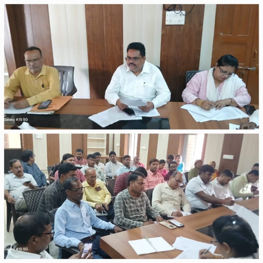 पीएम आवास सर्वे में लापरवाही पर बीडीओ ने लगाई फटकार
