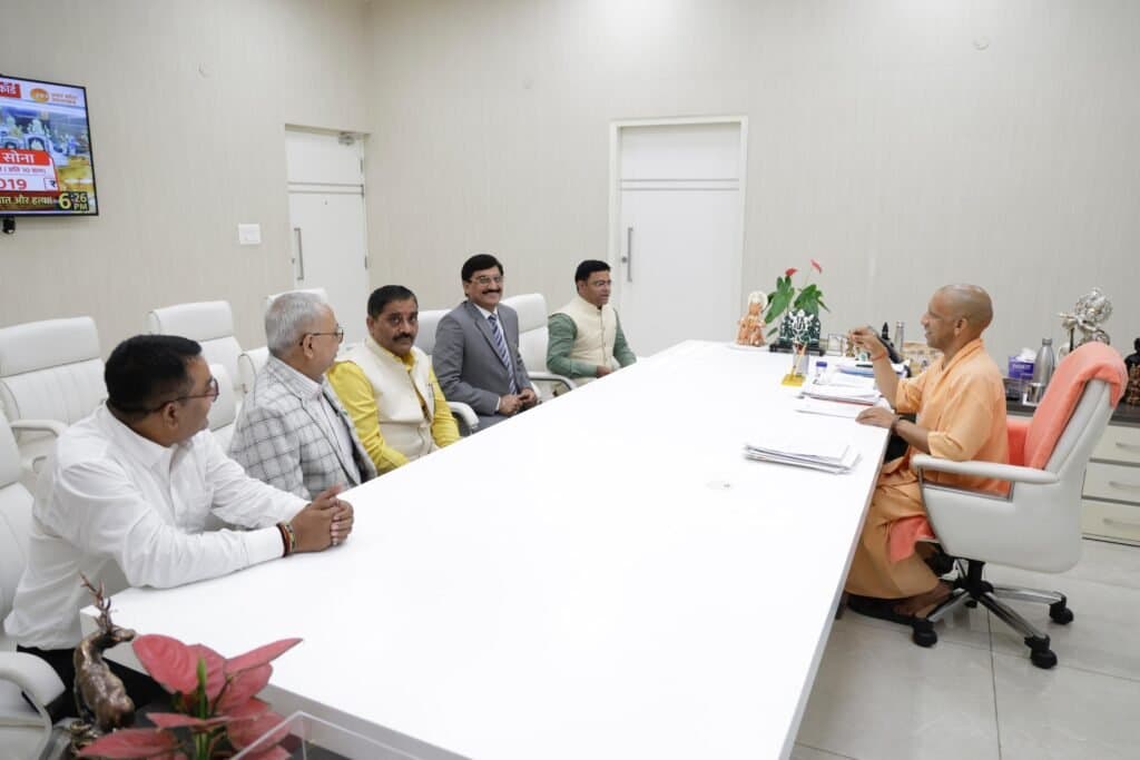 संयुक्त बार असोसिएशन ऑफ़ उत्तर प्रदेश लखनऊ के प्रति निधि मण्डल ने की मुख्यमंत्री से मुलाकात