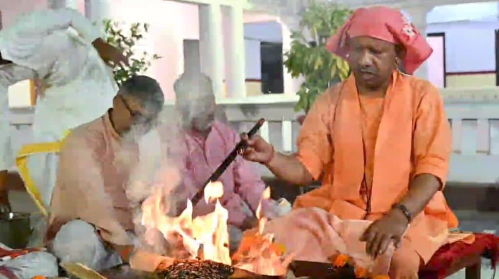 महागौरी की पूजा कर मुख्यमंत्री ने किया हवन, की लोकमंगल की प्रार्थना