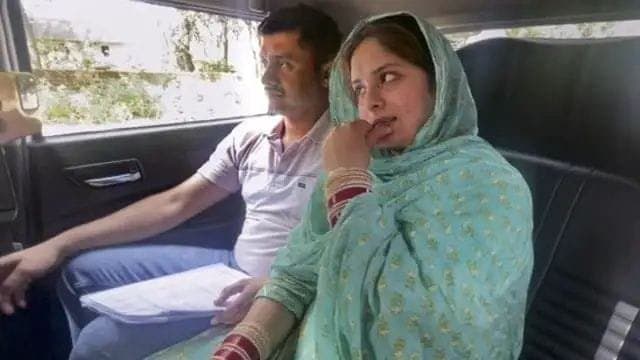 पाकिस्तानी महिला से शादी करने वाले CRPF जवान मुनीर अहमद पर ऐक्शन, नौकरी से बर्खास्त