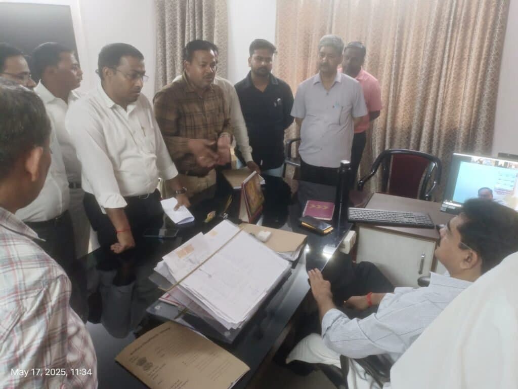 कैंपियरगंज तहसील में एडीएम प्रशासन की अध्यक्षता में सुनी गई फरियादियों की फरियाद