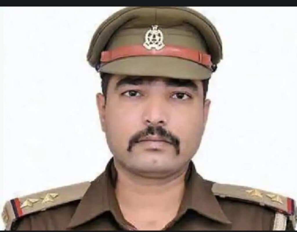 दरोगा घुस लेते रंगेहाथ दबोचा गया