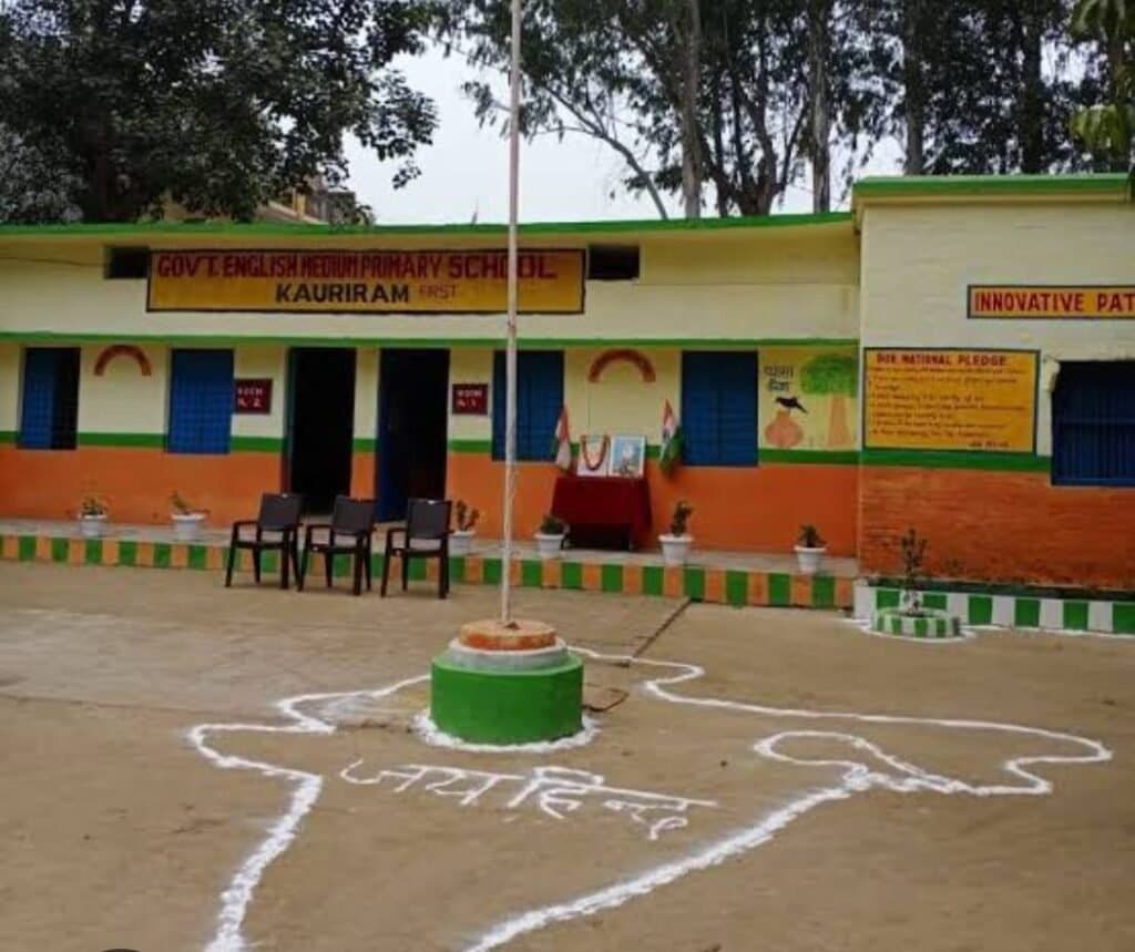 लखनऊ हाईकोर्ट ने यूपी के 5000 स्कूलों के मर्जर के खिलाफ दायर याचिका खारिज कर दी है