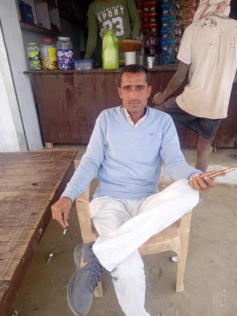 स्कूल बैन के टक्कर से बाइक सवार युवक की मौत