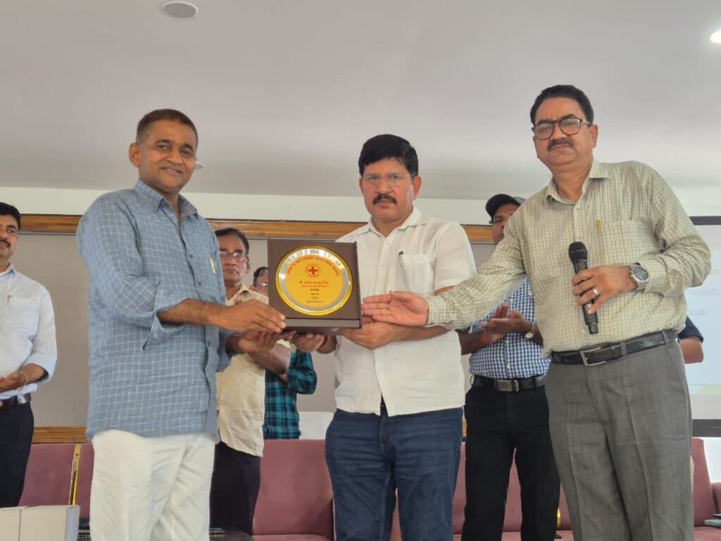 समीक्षा बैठक में विद्यालयों में जूनियर रेडक्रॉस के गठन हेतु जिला विद्यालय निरीक्षक ने दिए निर्देश