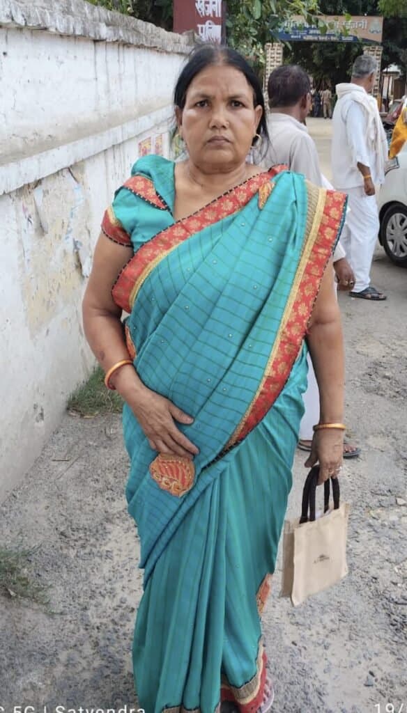 महिला से सोने की चेन झपट कर महिला फरार