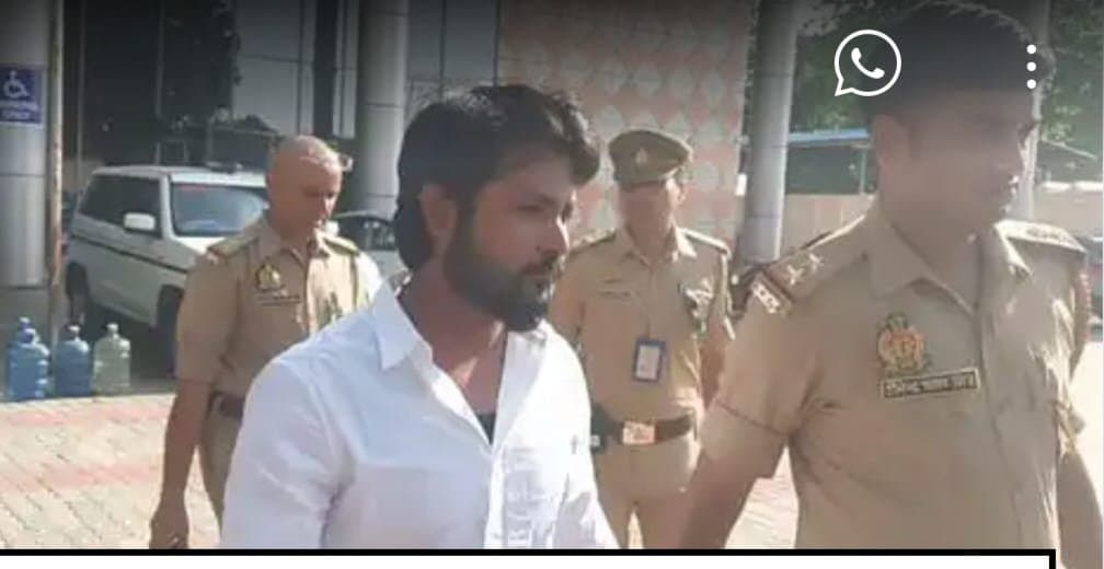 एयरपोर्ट पर कट्टे के साथ युवक गिरफ्तार